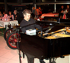 Markus tickles the 88 at the Rolls Royce Bar