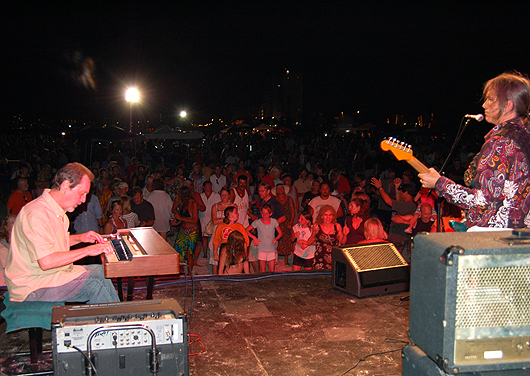 Charlie Morris Band at Bands on the Sand, Treasure Island