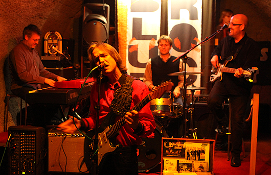 Charlie Morris Band at the Buehler Blues Club in Switzerland. Photo by Brigitt Biedermann.