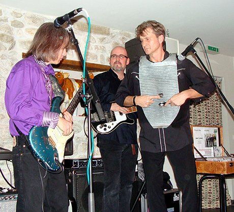 Speedy and Charlie in a washboard showdown. Photo by Steve Polo.