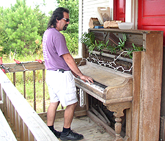 The house piano at Birdy's