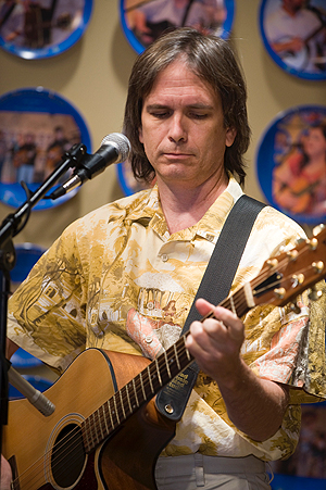 Charlie Morris plays the WDVX Blue Plate Special radio show in 2008